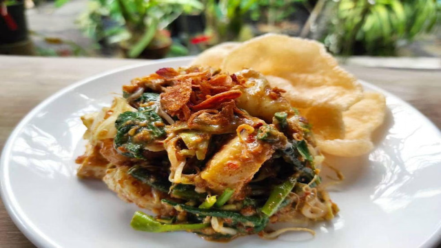 Tipat Cantok: Kuliner Tradisional Bali yang Menggugah Selera